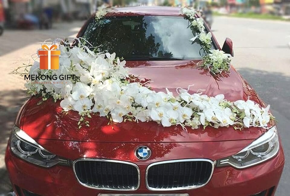 Trang trí xe hoa theo tone màu đỏ tận nơi tại Tphcm